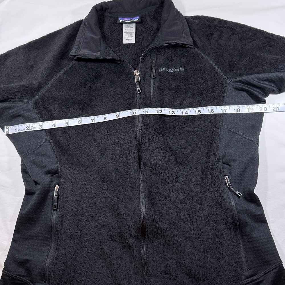 Patagonia Women's Black Fleece Teddy Jacket - Picture 5 of 8